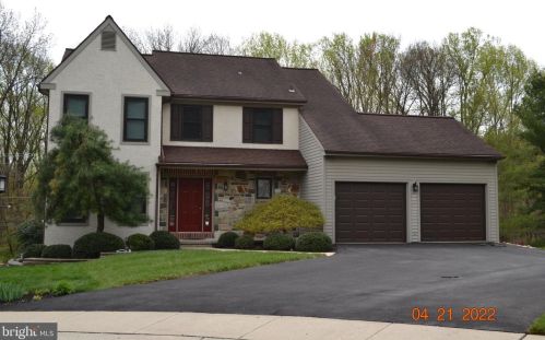 108 Grace Ln, Chester, PA 19014-1236