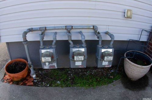 14 Mineola Ave, Valley Stream NY  11580-5805 exterior