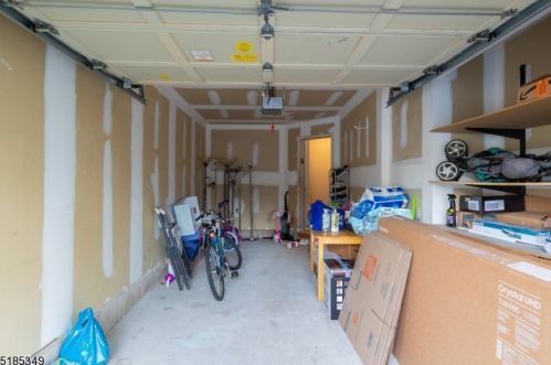 31 Prestwick Way, Edison NJ 08820-4689 exterior