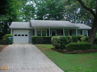 427 Fire Fly Dr, Tucker, GA 30084-2055