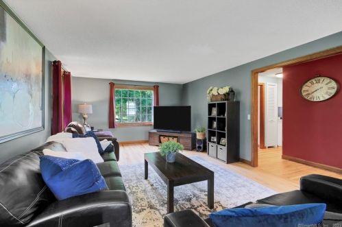 46 Eldridge St, Manchester CT 06040-5500 exterior