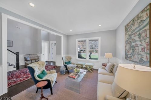 70 Cathedral Ave, Florham Park NJ 07932-2521 exterior