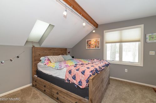 1360 Crooked Lk Dr, Kalamazoo MI 49009-8950 exterior