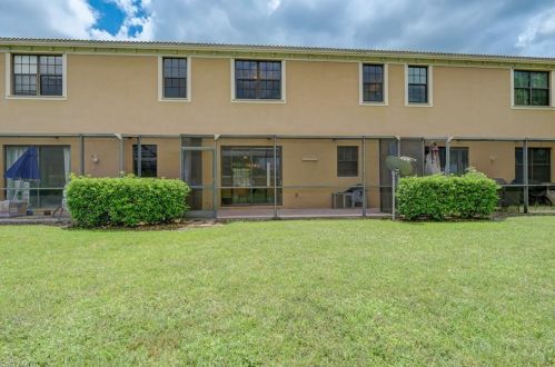 7468 Bristol Cir, Naples FL 34120-0693 exterior