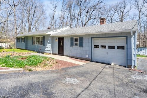 1096 Rector Rd, Bridgewater NJ 08807-1360 exterior