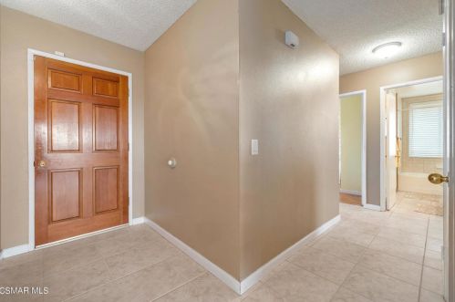 1951 Falkner Pl, Oxnard, CA 93033-1901