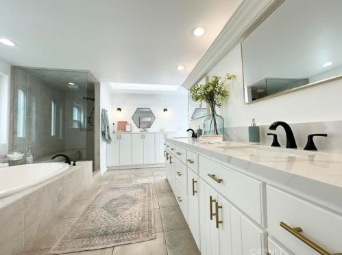 320 Rossmore Dr, Oxnard CA  93035-4465 exterior