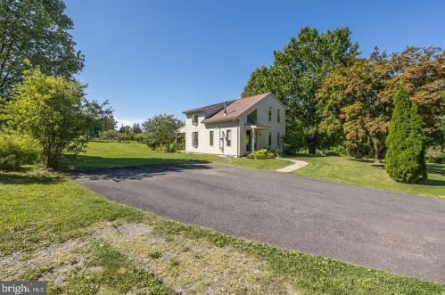 2416 Evergreen Ln, Pottstown PA 19465-8884 exterior