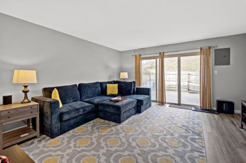 392 Newburn Dr, Pittsburgh PA exterior