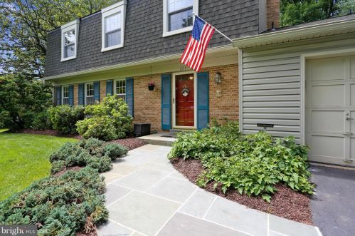 12212 Ambleside Dr, Rockville, MD 20854-2112