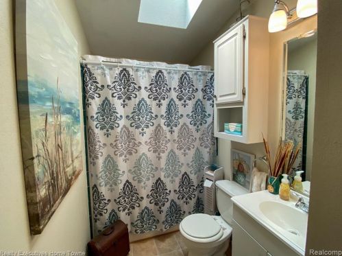 45778 Bonaventure Dr, Macomb Township MI 48044-6021 exterior