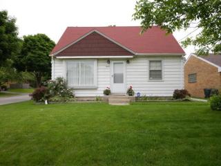 4076 93rd St, Milwaukee, WI 53222-1505