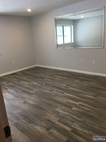 7 Millay Ct, Teaneck NJ 07666-6485 exterior