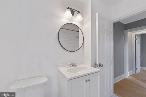 25 Regina Ave, Trenton NJ  08619-2201 exterior