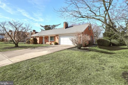 324 Barberry Dr, Hanover, PA 17331-1302