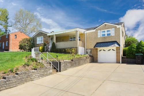 122 Valley View Dr, Pittsburgh, PA 15215-1031