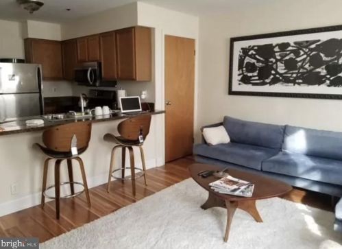 1109 Green St, Philadelphia PA  19123-3318 exterior