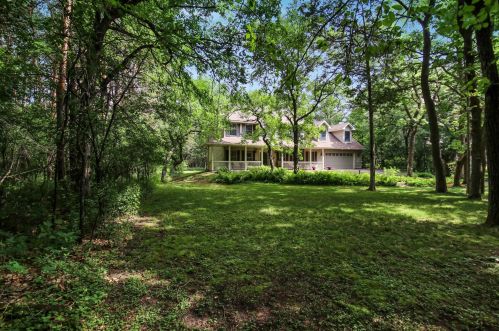 16 Baillon Ln, St Marys Point, MN 55043-8714