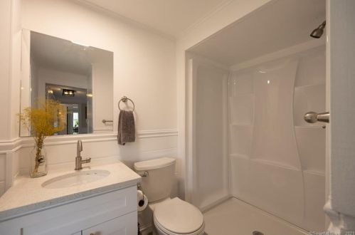 123 Skokorat St, Seymour CT 06483-3838 exterior