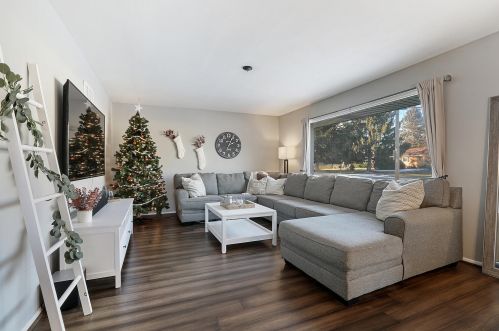 11735 Bobolink Ave, Milwaukee, WI 53225-2214