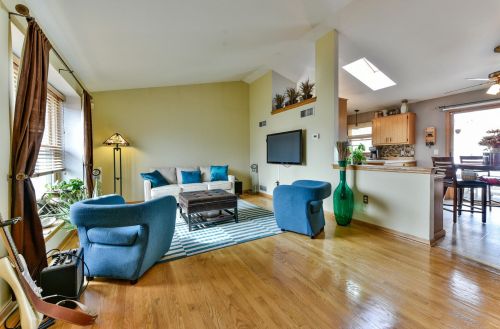 8265 97th St, Milwaukee, WI 53224-2749