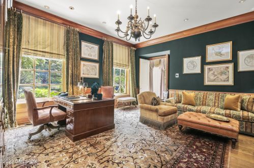 26 Andrews Farm Rd, Greenwich CT 06831-3100 exterior