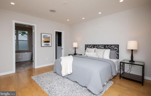 833 Bainbridge St, Philadelphia PA  19147-2009 exterior