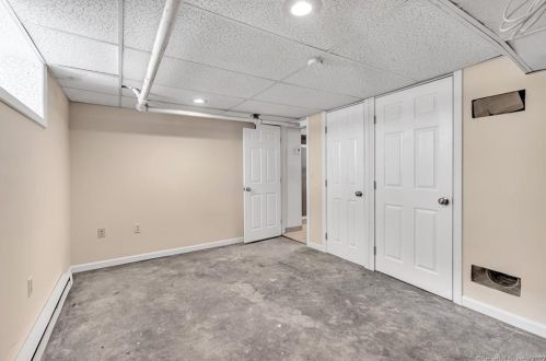 4 Couch St, Norwalk CT 06854-2652 exterior