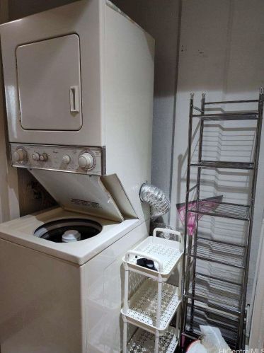 410 Nahua St, Honolulu HI  96815-2952 exterior