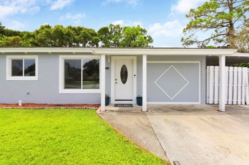 526 Ferris Dr, Fort Pierce FL 34983-8630 exterior