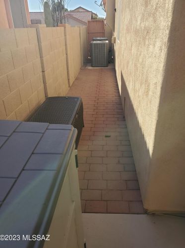 9950 Outlaw Trl, Tucson AZ  85742-8852 exterior