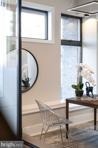 722 Broad St, Philadelphia PA 19146-3119 exterior