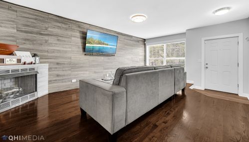 4658 Ellis Ave, Chicago IL  60653-3625 exterior