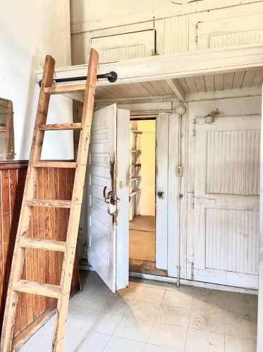 1985 Muskego Ave, Milwaukee WI 53204-3600 exterior