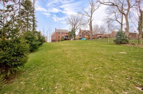 111 Greenboro Ln, Pittsburgh, PA 15220-4044