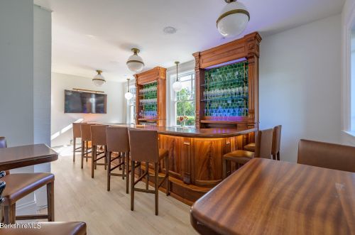 2 Kemble St, Lenox MA 01240-2816 exterior