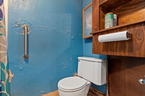 4249 1 Pl, Milwaukee WI 53207-3233 exterior