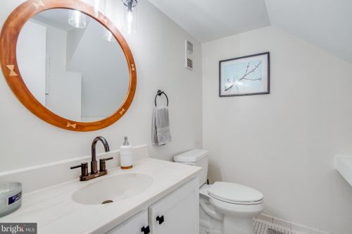 3737 Jason Ave, Alexandria VA 22302-1811 exterior