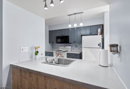 684 Irvington Ave, Maplewood NJ 07040-1623 exterior