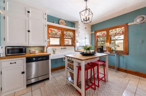 2722 Lefeber Ave, Milwaukee WI 53210-1140 exterior