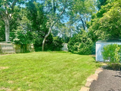 47 22 St, Huntington Station NY 11746-3240 exterior