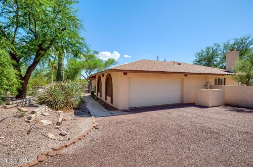 4421 Camino Gacela, Tucson AZ  85718-6807 exterior