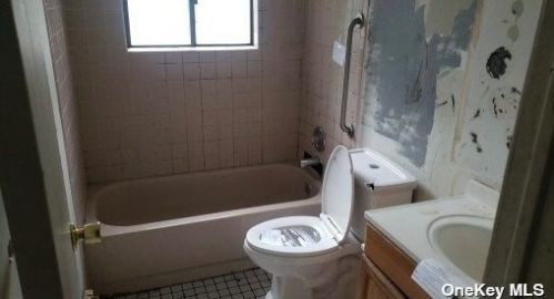 35 Bella Casa Ln, Central Islip NY 11722-2639 exterior