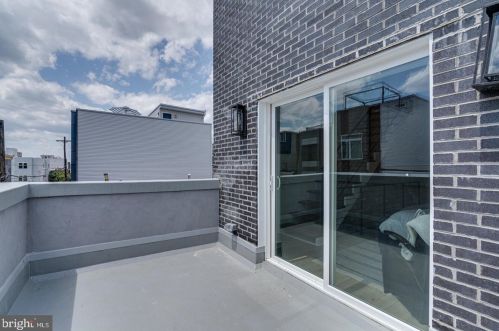 617 Dudley St, Philadelphia PA 19148-2404 exterior