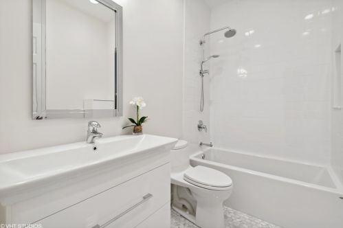 446 Superior St, Chicago IL  60654-3497 exterior