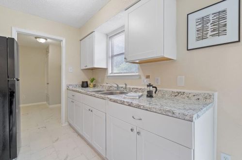 6913 Colony Loop Dr, Austin TX 78724-3751 exterior