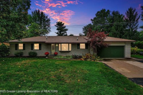 703 Piper Rd, Haslett, MI 48840-9793