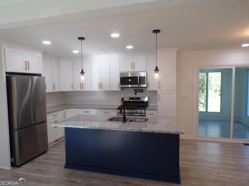 3811 Crosby Dr, Atlanta GA 30331-3432 exterior