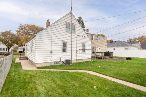 3755 18th St, Milwaukee, WI 53206-2404