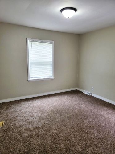 4684 45th St, Milwaukee, WI 53220-4102